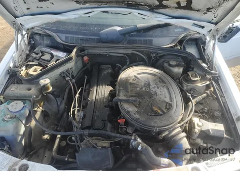 1992 Mercedes-Benz 190 E 2.6 из США, поврежденный, VIN WDBDA29D7NF950147